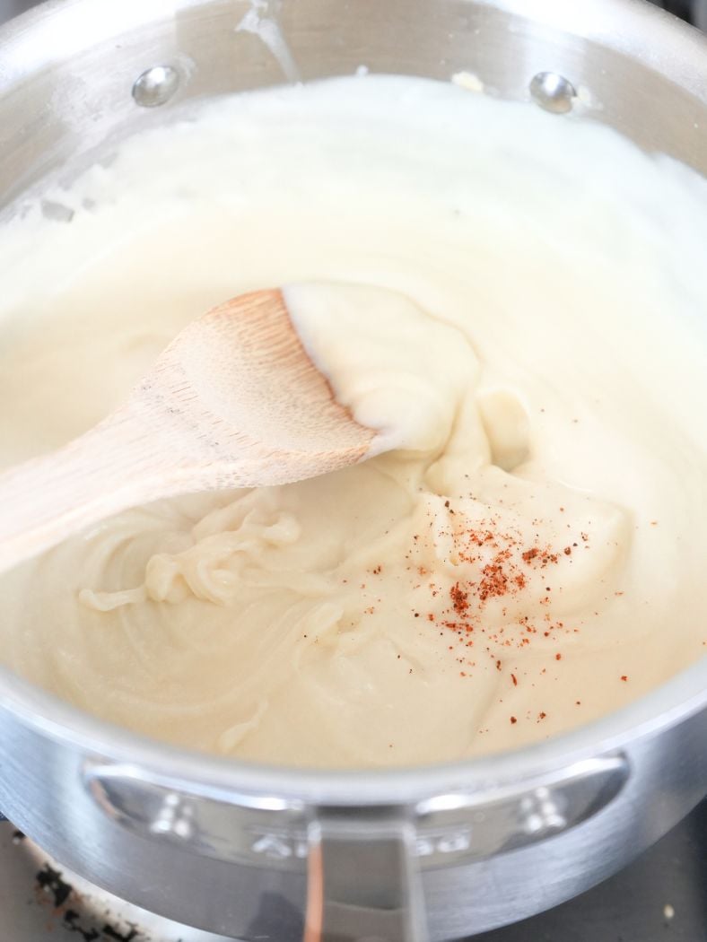 White sauce with a pinch of nutmeg on top