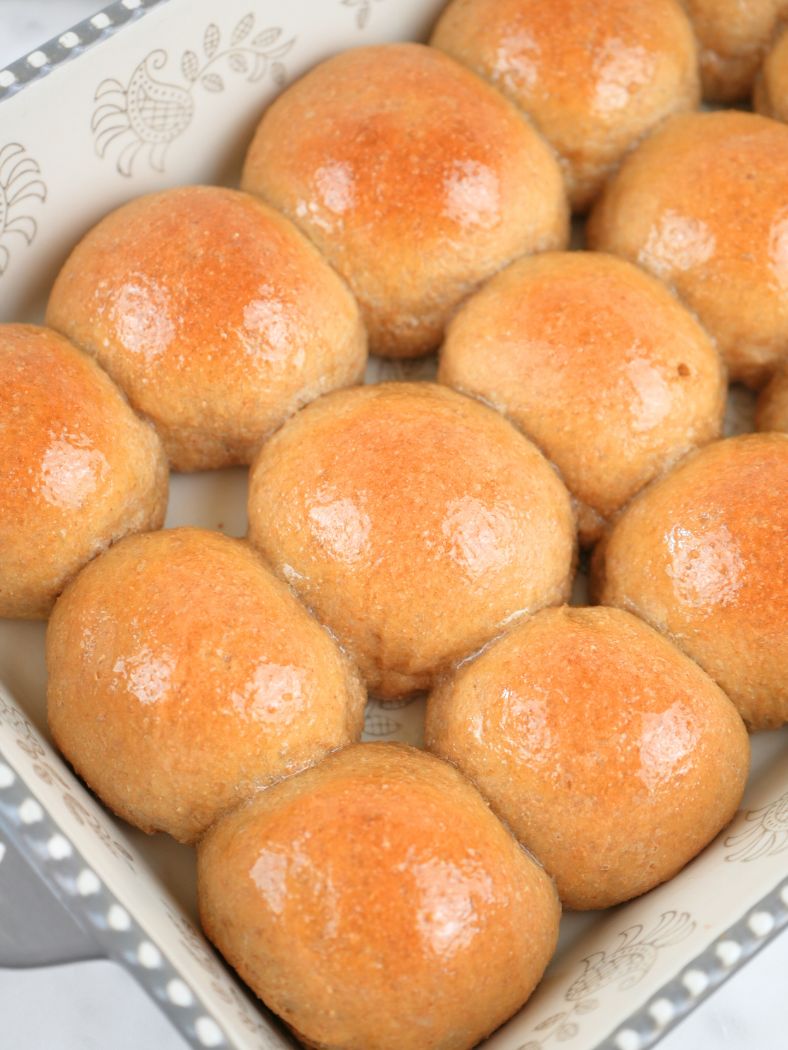 Finished fresh-milled dinner rolls